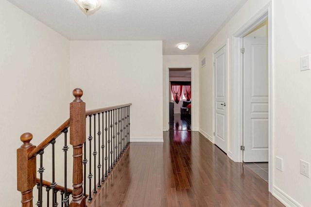 7 Pendulum Circ, House attached with 3 bedrooms, 4 bathrooms and 3 parking in Brampton ON | Image 9