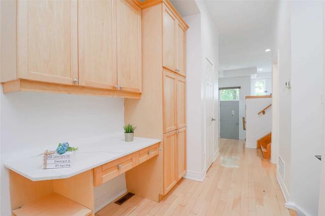61 Halsey Ave, House semidetached with 3 bedrooms, 3 bathrooms and 4 parking in Toronto ON | Image 5