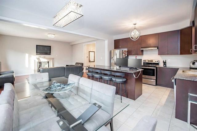 132 Bonnie Braes Dr, House detached with 3 bedrooms, 3 bathrooms and 6 parking in Brampton ON | Image 5