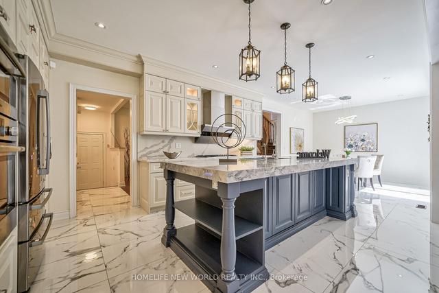 32 Queen Magdalene Pl, House detached with 4 bedrooms, 5 bathrooms and 6 parking in Toronto ON | Image 6