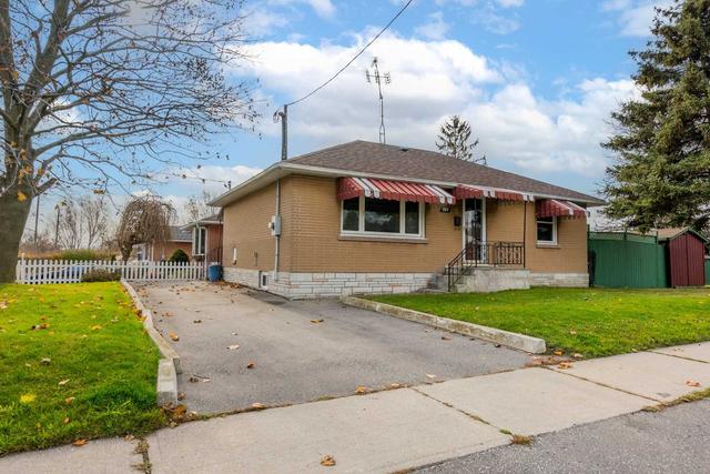 137 Southlawn Ave, House detached with 3 bedrooms, 2 bathrooms and 4 parking in Oshawa ON | Image 1