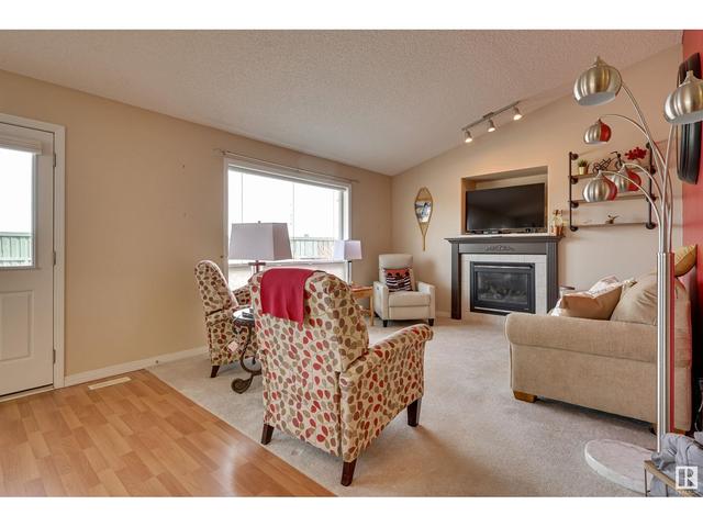 2121 Garnett Pl Nw, House detached with 4 bedrooms, 3 bathrooms and 4 parking in Edmonton AB | Image 2