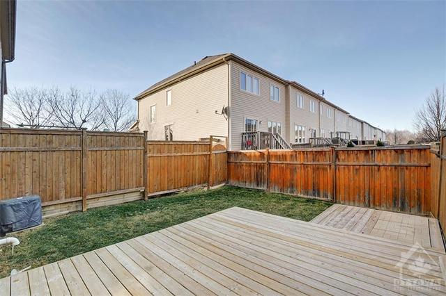 104 Par La Ville Circle, Townhouse with 3 bedrooms, 2 bathrooms and 2 parking in Ottawa ON | Image 26