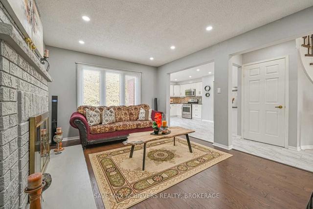 24 Burt Dr, House detached with 3 bedrooms, 3 bathrooms and 6 parking in Brampton ON | Image 8