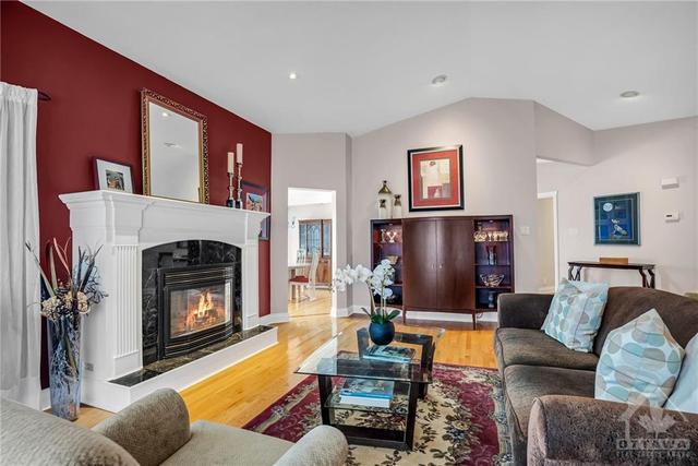 348 Carleton Avenue, House detached with 4 bedrooms, 3 bathrooms and 4 parking in Ottawa ON | Image 6