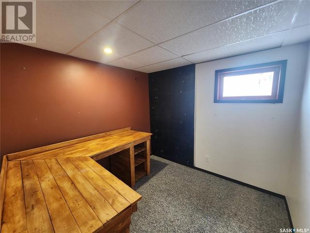 105 Carrol Street, House detached with 6 bedrooms, 2 bathrooms and null parking in Lampman SK | Image 39