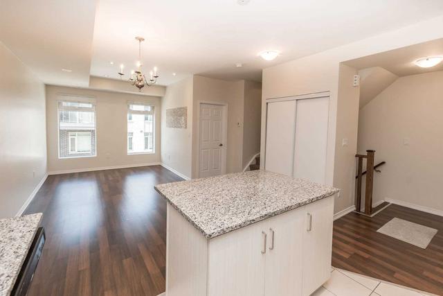 246 - 19 Applewood Lane, Townhouse with 3 bedrooms, 3 bathrooms and 1 parking in Toronto ON | Image 3