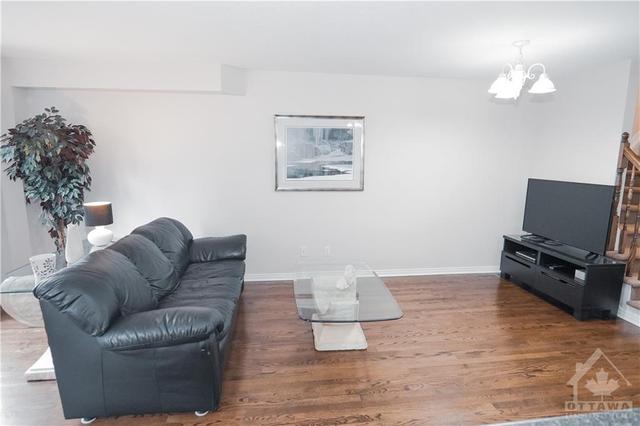 349 Amici Terrace, Townhouse with 3 bedrooms, 3 bathrooms and 3 parking in Ottawa ON | Image 7