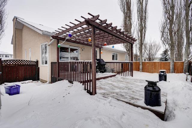 830 Westmount Drive, Home with 3 bedrooms, 3 bathrooms and 4 parking in Wheatland County AB | Image 21