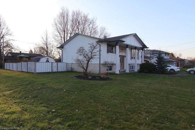 808 Ferndale Avenue, House detached with 4 bedrooms, 2 bathrooms and 8 parking in Fort Erie ON | Image 3