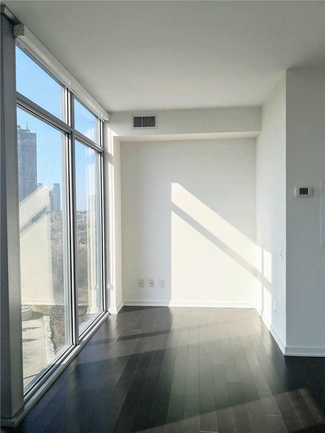 502 - 105 The Queensway, Condo with 2 bedrooms, 2 bathrooms and 1 parking in Toronto ON | Image 4