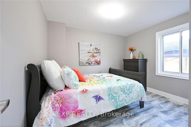 39 Walter Ave S, House detached with 3 bedrooms, 3 bathrooms and 5 parking in Hamilton ON | Image 7