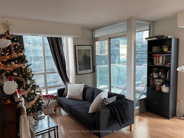 906 - 30 Grand Trunk Cres, Condo with 2 bedrooms, 2 bathrooms and 1 parking in Toronto ON | Image 14