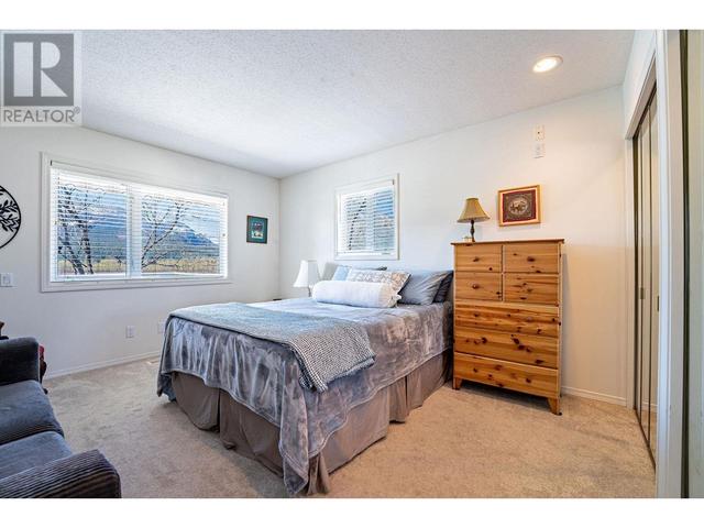 408 Fifth Street W, House attached with 3 bedrooms, 2 bathrooms and 2 parking in Revelstoke BC | Image 13