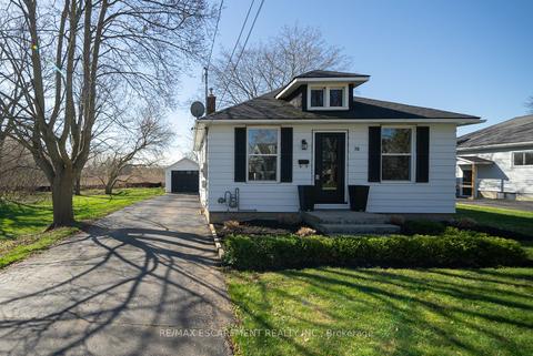 76 Baldwin Ave, House detached with 2 bedrooms, 1 bathrooms and 4 parking in Brantford ON | Card Image