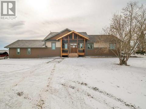 9, - 94027 843 Highway, House detached with 3 bedrooms, 2 bathrooms and 8 parking in Lethbridge County AB | Card Image