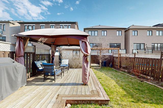 971 Oaktree Cres, House semidetached with 4 bedrooms, 3 bathrooms and 3 parking in Newmarket ON | Image 31