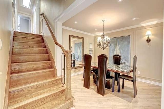 2469 Glamworth Cres, House semidetached with 4 bedrooms, 2 bathrooms and 3 parking in Mississauga ON | Image 4