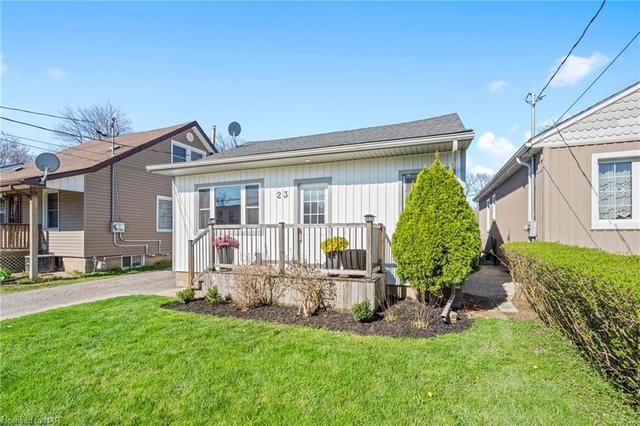 23 Parkview Road, House detached with 2 bedrooms, 1 bathrooms and 2 parking in St. Catharines ON | Image 1