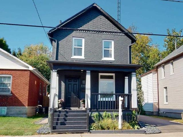 232 Albert St, House detached with 2 bedrooms, 2 bathrooms and 4 parking in Oshawa ON | Image 1