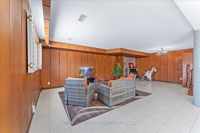 241 Derrydown Rd, House detached with 3 bedrooms, 3 bathrooms and 6 parking in Toronto ON | Image 21