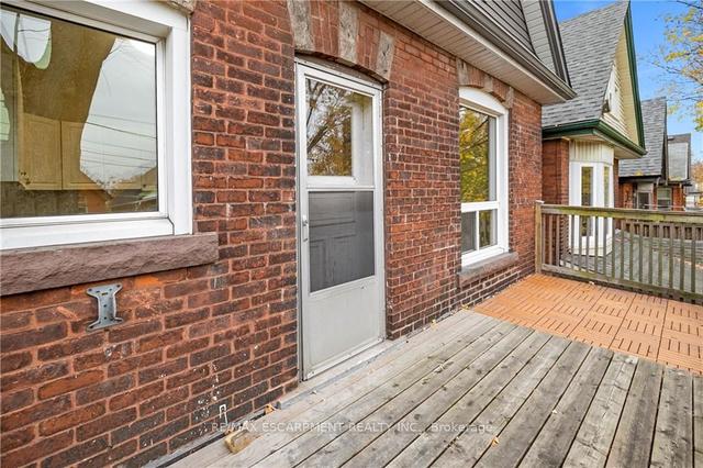 25 Strathcona Ave S, House detached with 5 bedrooms, 3 bathrooms and 3 parking in Hamilton ON | Image 3
