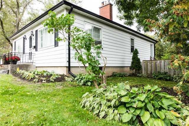 81 Wellington St E, House detached with 3 bedrooms, 2 bathrooms and 2 parking in Barrie ON | Image 13