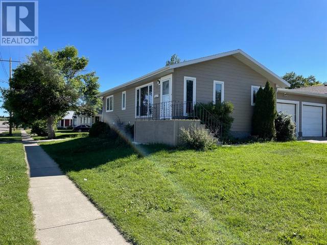 207 1 Street W, House semidetached with 4 bedrooms, 3 bathrooms and 2 parking in Cardston AB | Card Image