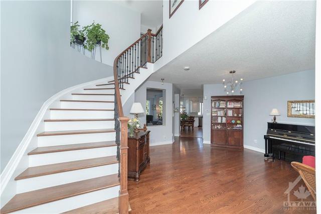 194 Willow Creek Circle, House detached with 5 bedrooms, 3 bathrooms and 4 parking in Ottawa ON | Image 3