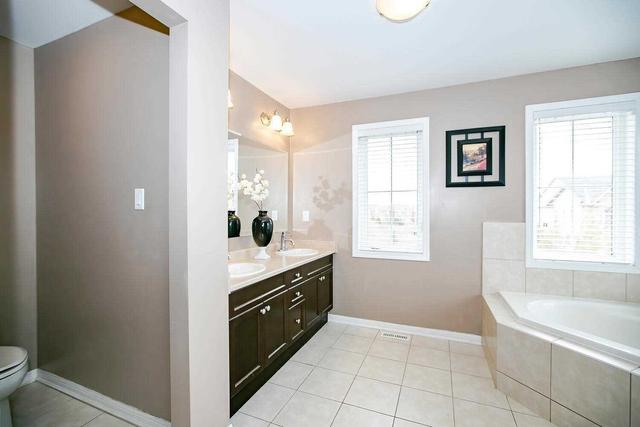 679 Yates Dr, House detached with 3 bedrooms, 3 bathrooms and 4 parking in Milton ON | Image 13