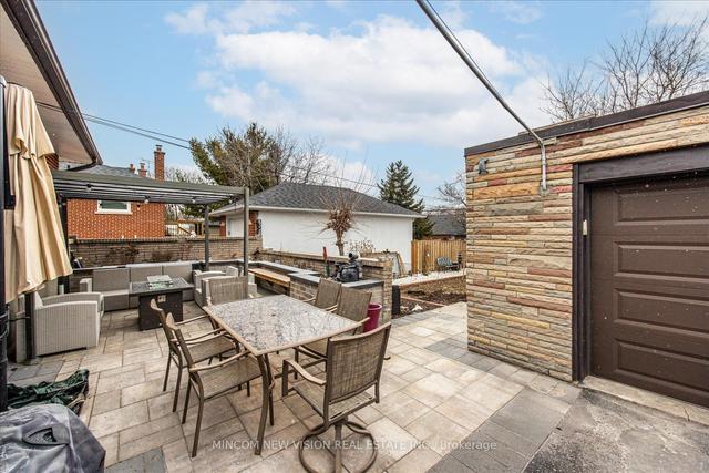 235 Chadburn St, House detached with 3 bedrooms, 2 bathrooms and 4 parking in Oshawa ON | Image 24