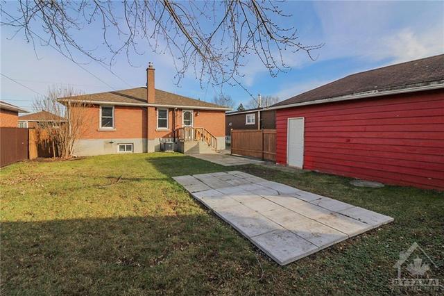 217 Anthony Street, House detached with 3 bedrooms, 1 bathrooms and 4 parking in Cornwall ON | Image 4