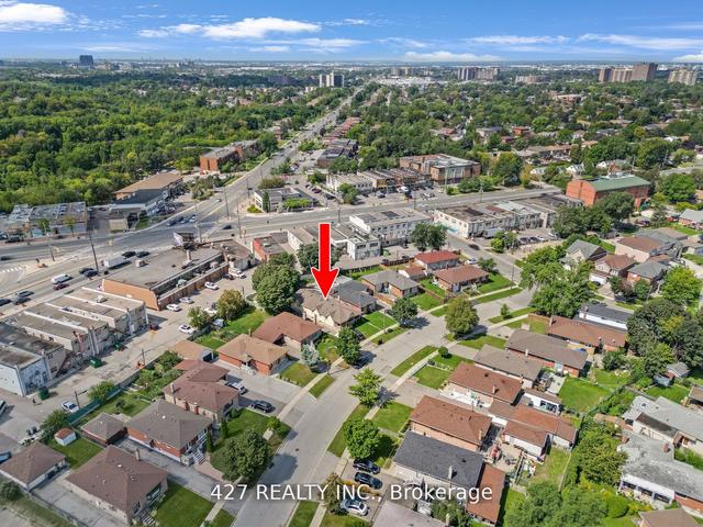 8 Batawa Cres W, House detached with 3 bedrooms, 3 bathrooms and 6 parking in Toronto ON | Image 33