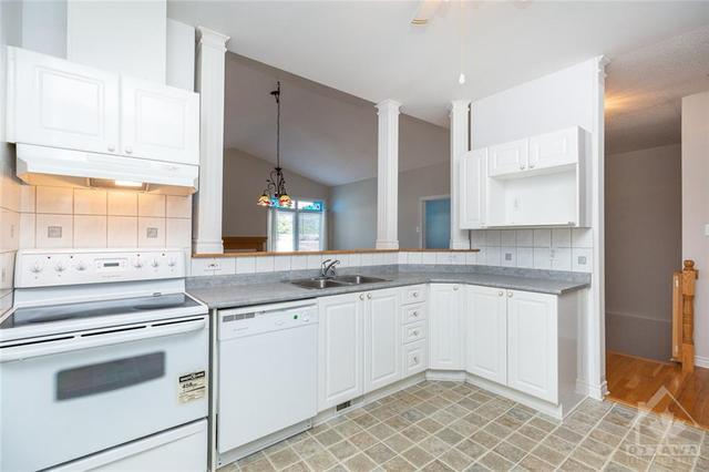 35 Village Walk Private, Townhouse with 3 bedrooms, 3 bathrooms and 2 parking in Ottawa ON | Image 6