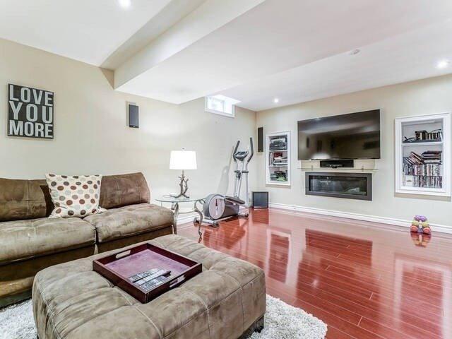 30 Belleville Dr, House detached with 4 bedrooms, 4 bathrooms and 6 parking in Brampton ON | Image 13