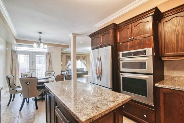 628 Twain Ave, House detached with 4 bedrooms, 5 bathrooms and 6 parking in Mississauga ON | Image 3