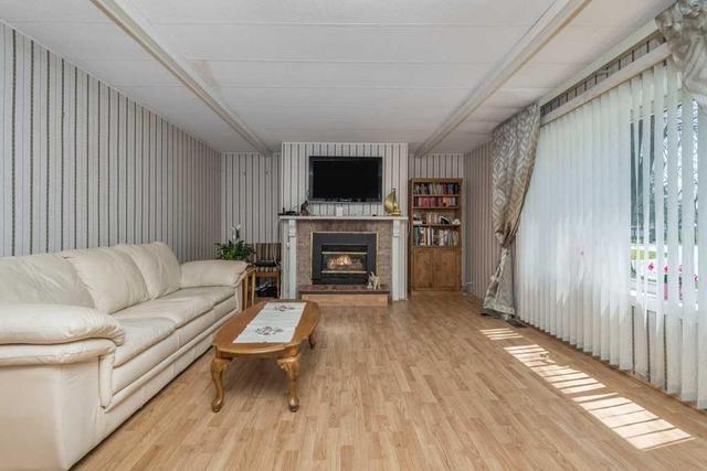 2 Sunset Dr, House detached with 2 bedrooms, 2 bathrooms and 2 parking in Innisfil ON | Image 3
