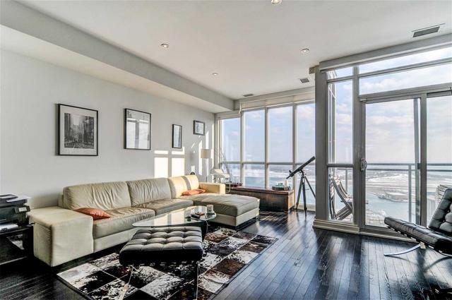 Ph08 - 15 Iceboat Terr, Condo with 2 bedrooms, 3 bathrooms and 2 parking in Toronto ON | Image 3