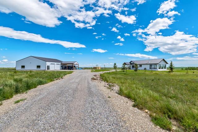 546190 64 Street W, House detached with 3 bedrooms, 2 bathrooms and 20 parking in Foothills County AB | Image 3