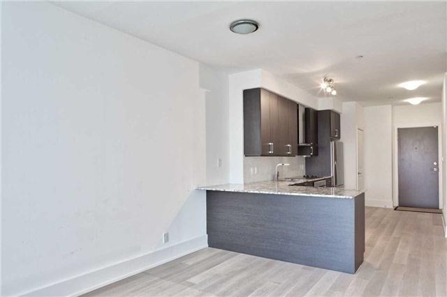 515A - 9608 Yonge St, Condo with 1 bedrooms, 1 bathrooms and 1 parking in Richmond Hill ON | Image 2