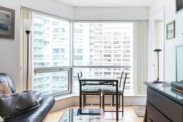 1712 - 10 Queens Quay W, Condo with 1 bedrooms, 1 bathrooms and 1 parking in Toronto ON | Image 12