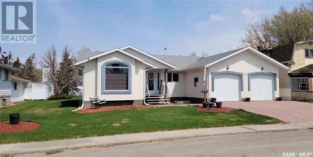 211 2nd Avenue E, House detached with 4 bedrooms, 4 bathrooms and null parking in Unity SK | Image 1