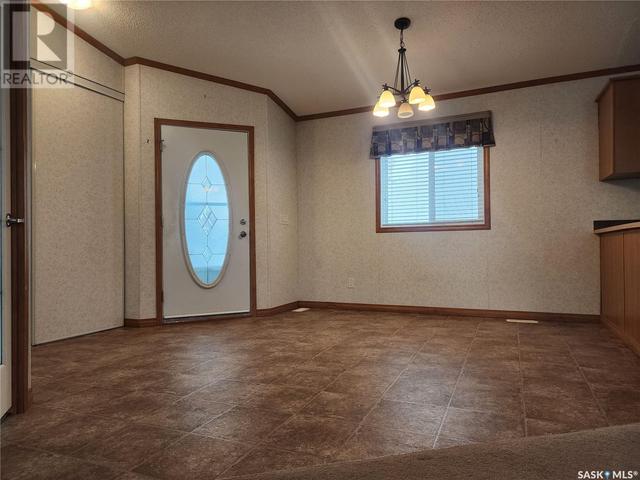 147 6th Avenue E, Home with 2 bedrooms, 2 bathrooms and null parking in Melville SK | Image 2