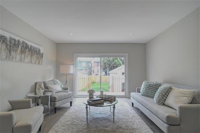 130 Wolverleigh Blvd, House semidetached with 3 bedrooms, 3 bathrooms and 1 parking in Toronto ON | Image 11