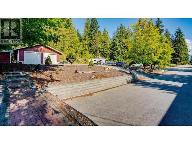 339 Coach Road, House detached with 3 bedrooms, 3 bathrooms and 8 parking in Sicamous BC | Image 4