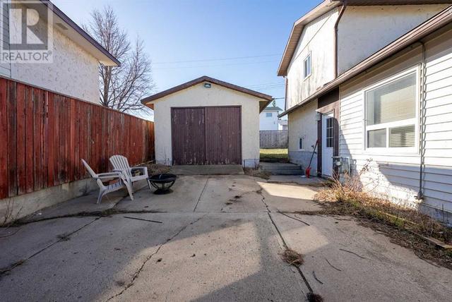 522 52 Avenue, House detached with 3 bedrooms, 1 bathrooms and 3 parking in Coalhurst AB | Image 8