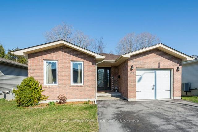 179 Nicholas St, House detached with 2 bedrooms, 2 bathrooms and 3 parking in Quinte West ON | Image 1