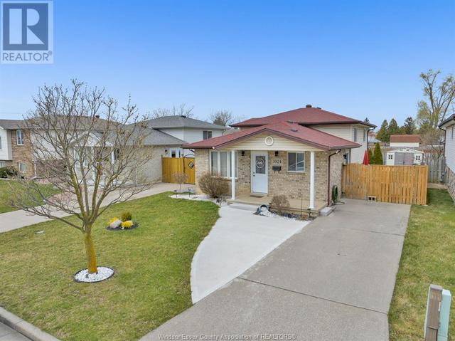 3924 Whispering Pines, House detached with 4 bedrooms, 2 bathrooms and null parking in Windsor ON | Image 1