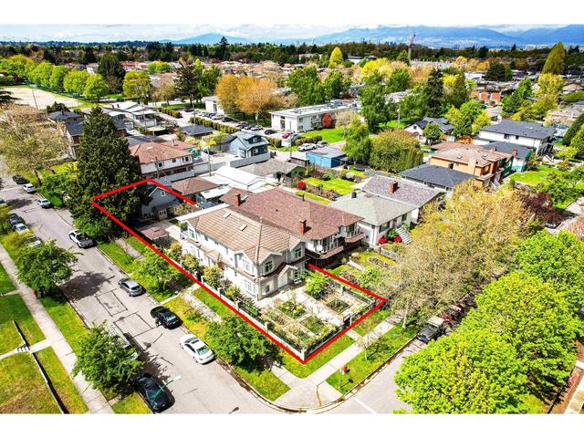 2663 E 52nd Avenue, House detached with 11 bedrooms, 8 bathrooms and null parking in Vancouver BC | Card Image