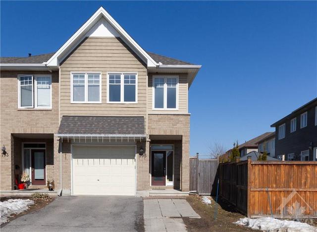 795 Hazelnut Crescent, Townhouse with 3 bedrooms, 3 bathrooms and 2 parking in Ottawa ON | Image 1